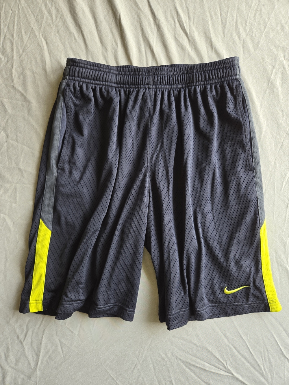 Nike Men’s Dri-FIT Mesh Athletic Shorts Charcoal Gray Neon Yellow Size Large